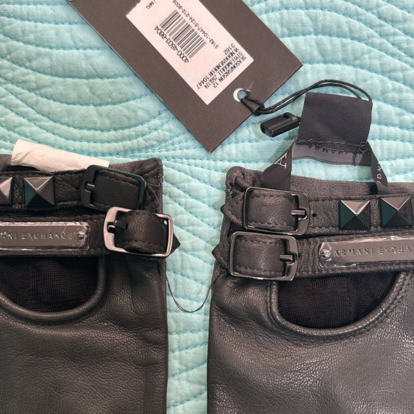 Armani Exchange touchscreen leather/polyester gloves with buckles and studs - Picture 4 of 11
